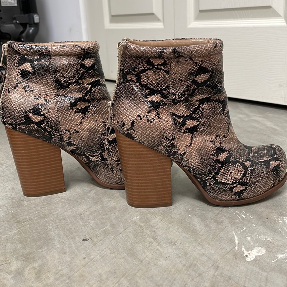 Elle ankle boots, lightly used, animal print